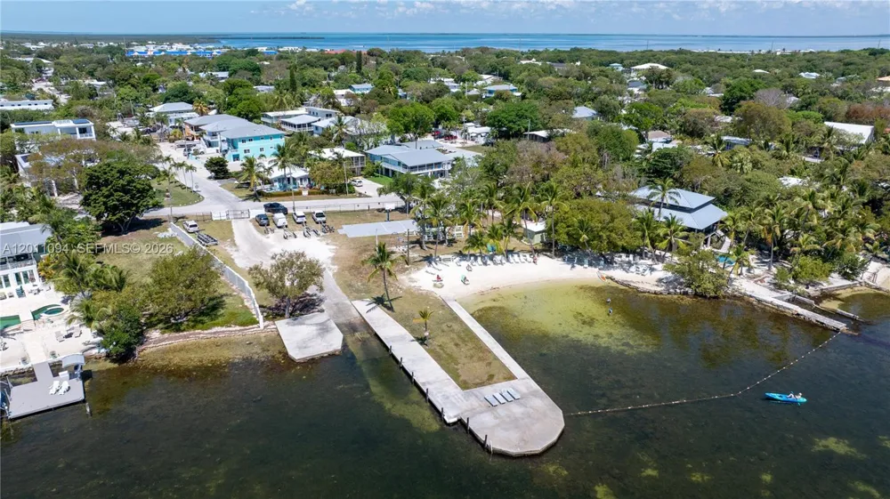 56 SE Marlin Ave Key Largo, FL 33037