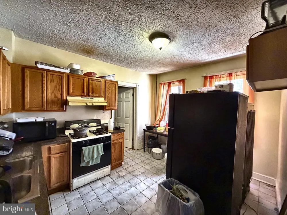 131 HOFFMAN AVENUE Trenton, NJ 08618