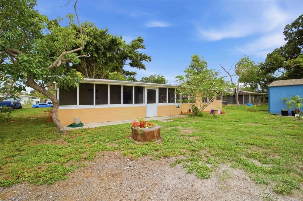 330 CROSBY COURT Sarasota, FL 34237