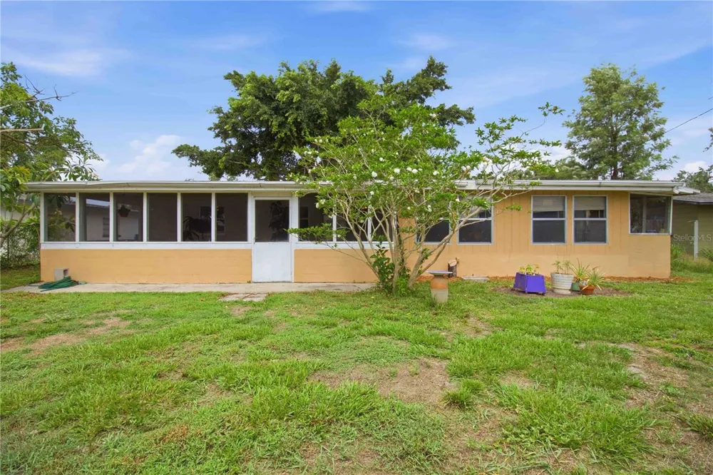 330 CROSBY COURT Sarasota, FL 34237