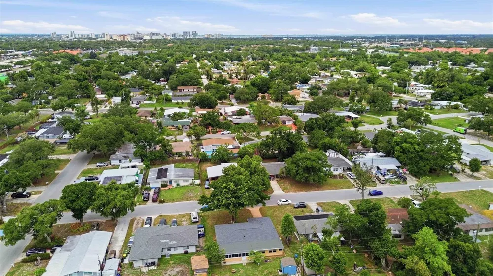 330 CROSBY COURT Sarasota, FL 34237