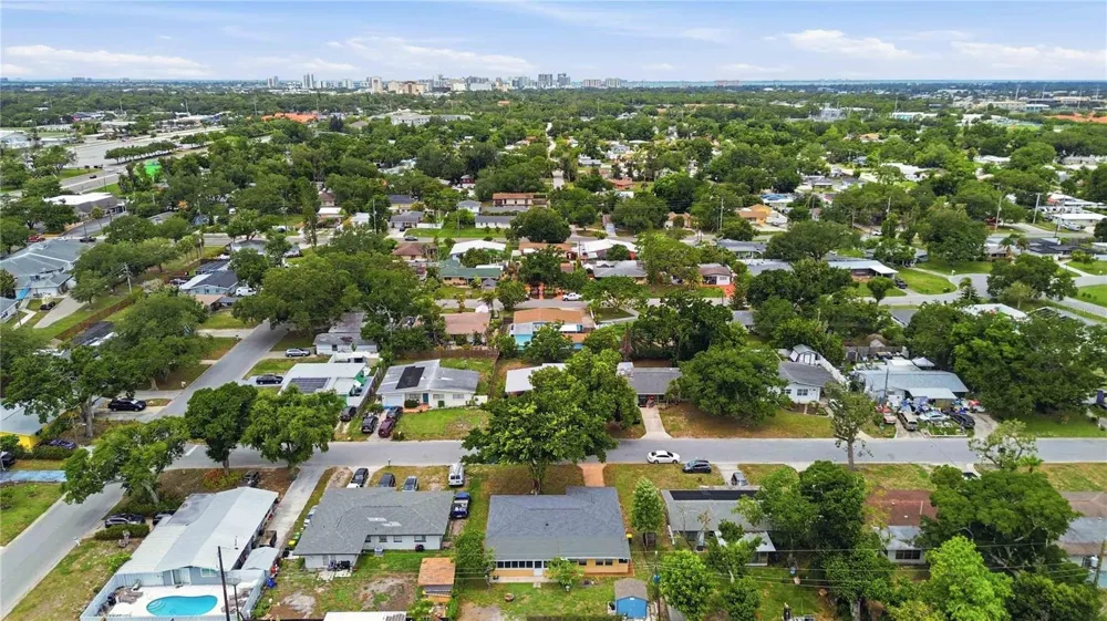 330 CROSBY COURT Sarasota, FL 34237