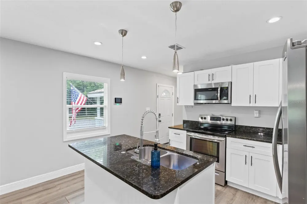 580 LAKEVIEW AVENUE Orange City, FL 32763