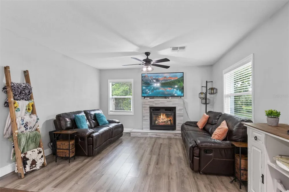580 LAKEVIEW AVENUE Orange City, FL 32763