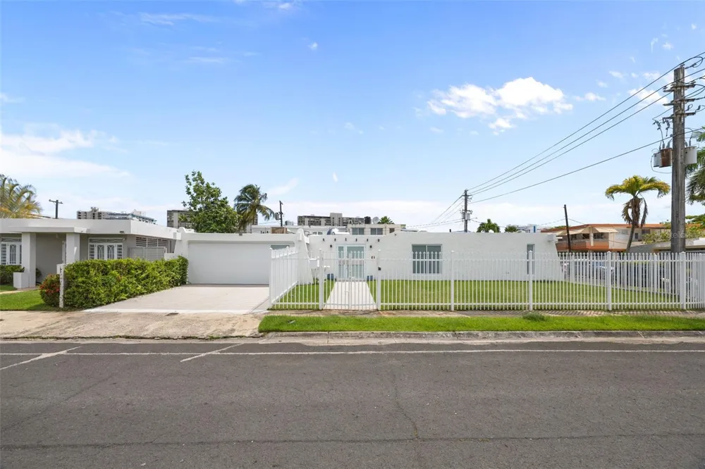 2 CALLE MAR DE IRLANDA Carolina, PR 00979