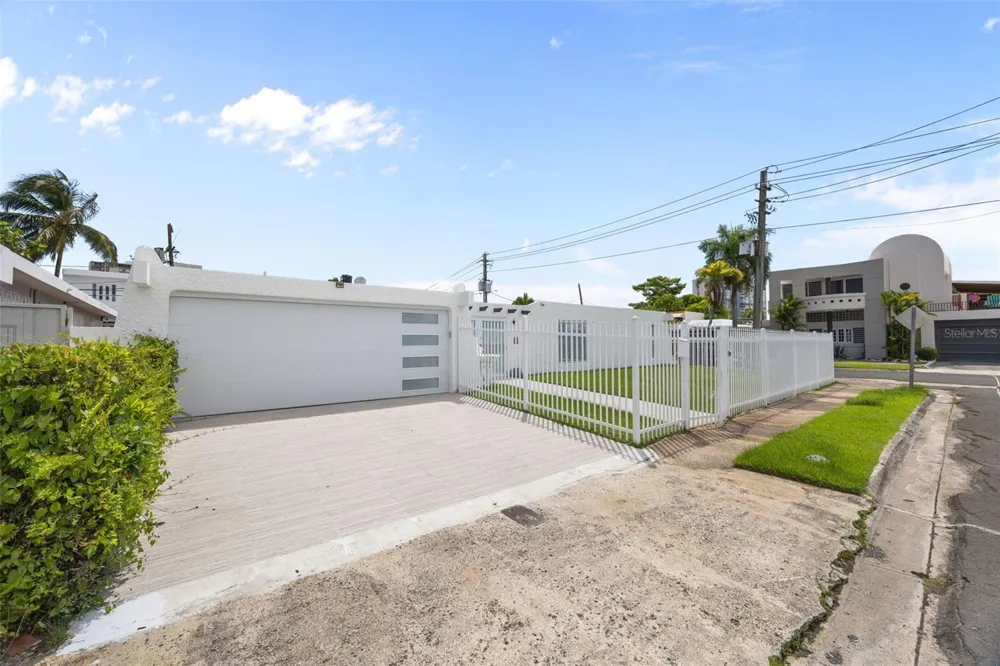 2 CALLE MAR DE IRLANDA Carolina, PR 00979