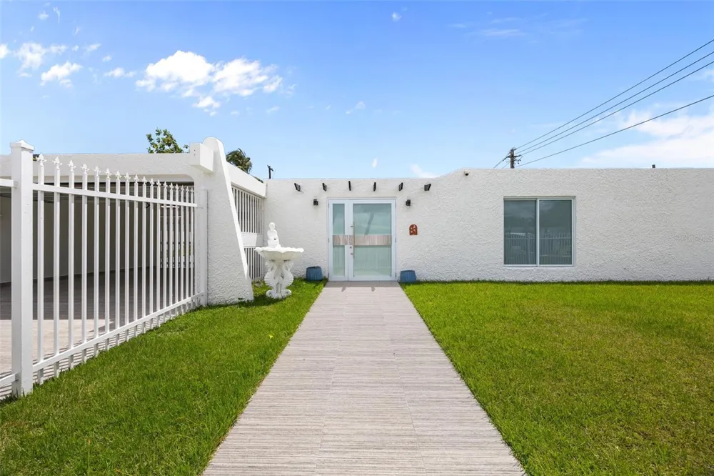 2 CALLE MAR DE IRLANDA Carolina, PR 00979