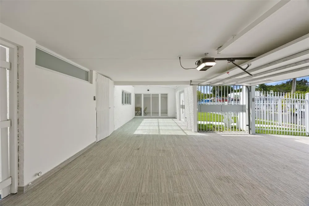 2 CALLE MAR DE IRLANDA Carolina, PR 00979