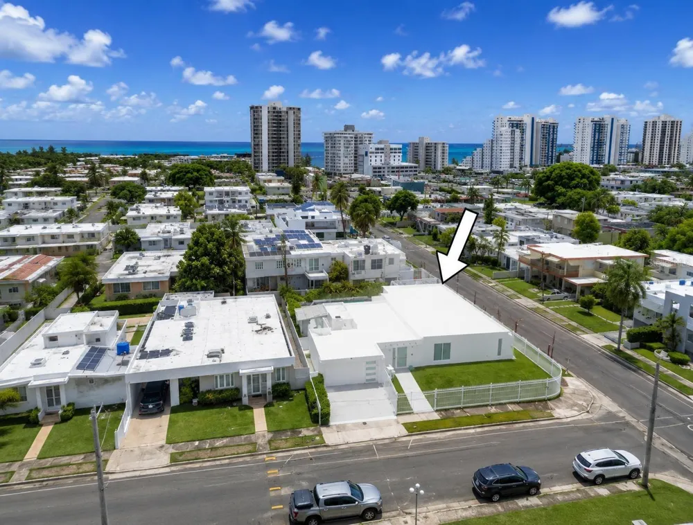 2 CALLE MAR DE IRLANDA Carolina, PR 00979