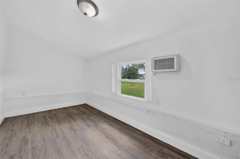 1635 RAVENALL AVENUE Orlando, FL 32811
