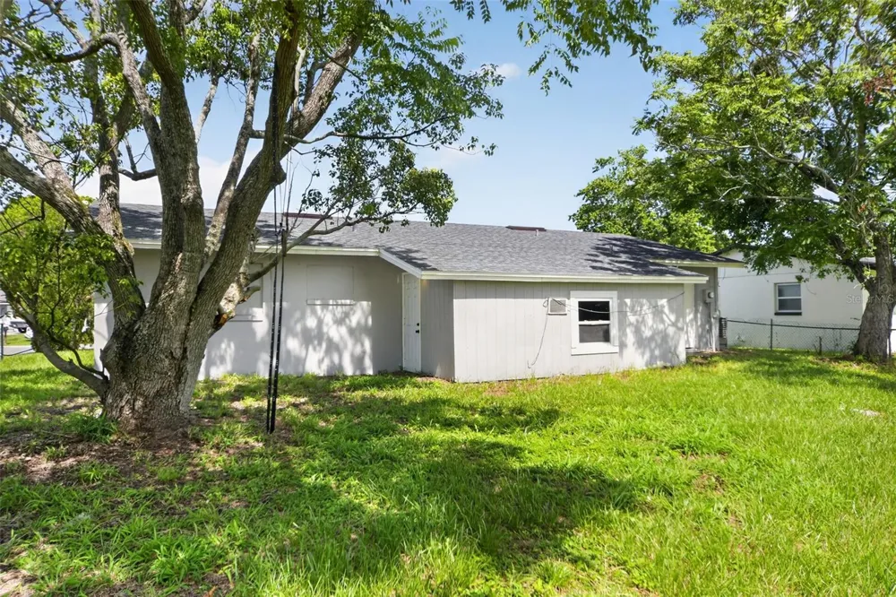 1635 RAVENALL AVENUE Orlando, FL 32811