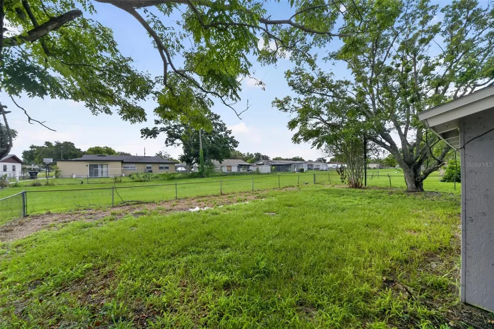 1635 RAVENALL AVENUE Orlando, FL 32811