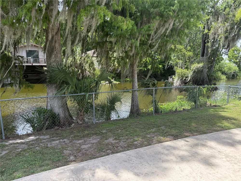 1141 COUNTY ROAD 457 Lake Panasoffkee, FL 33538