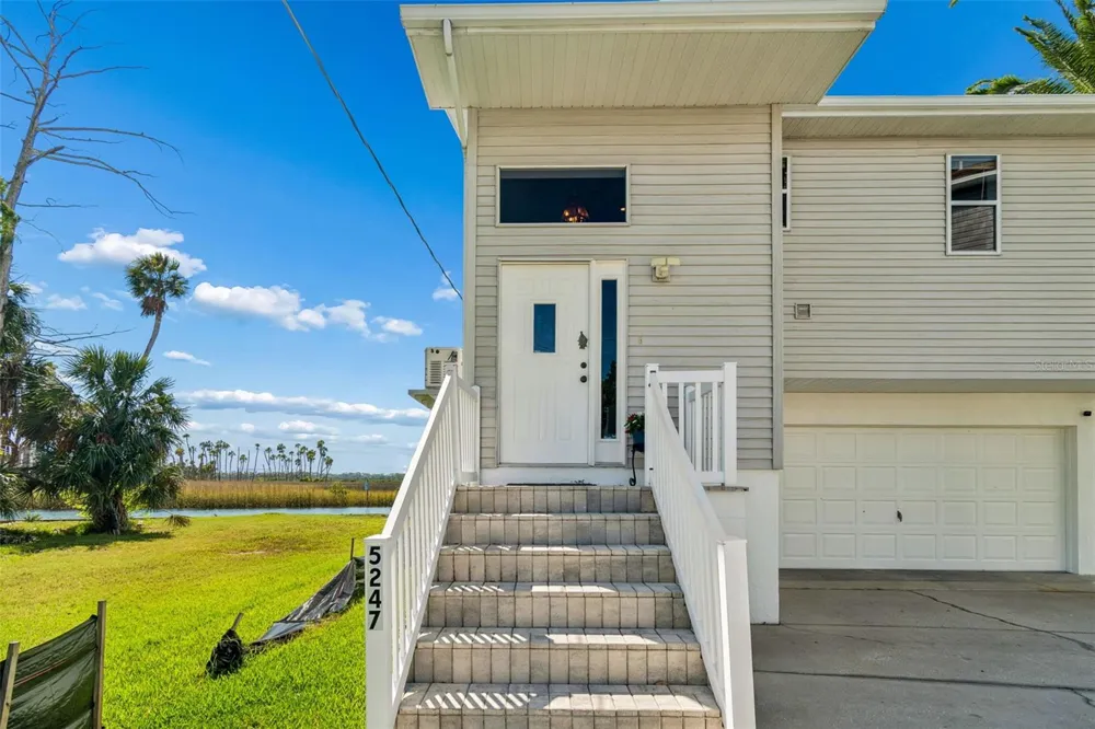 5247 TROPICAL POINT Weeki Wachee, FL 34607