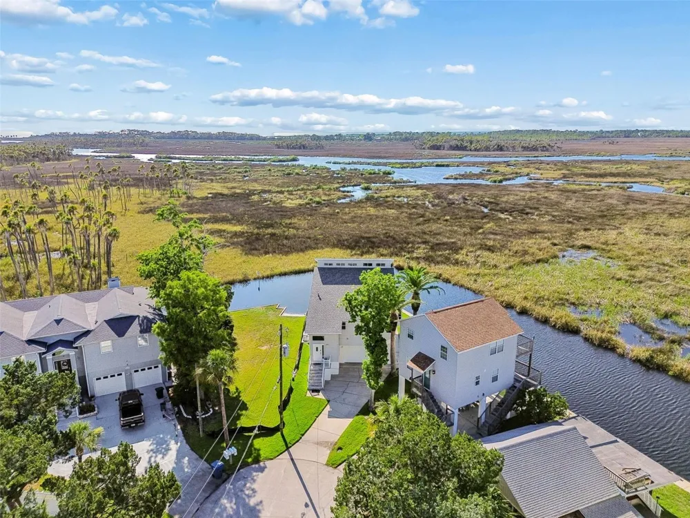 5247 TROPICAL POINT Weeki Wachee, FL 34607
