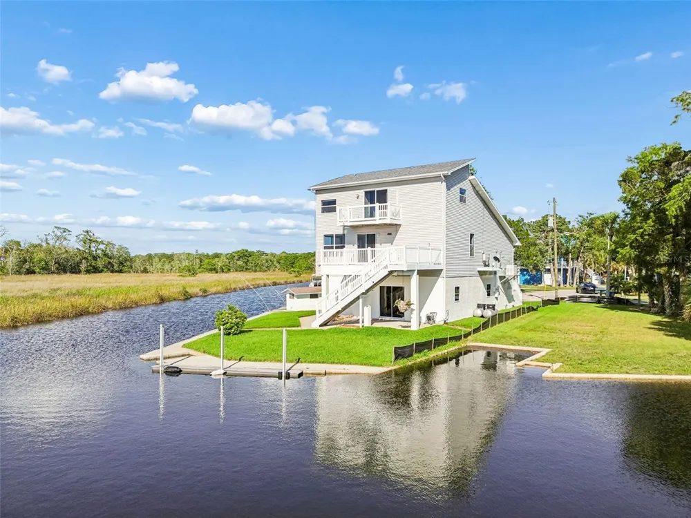 5247 TROPICAL POINT Weeki Wachee, FL 34607