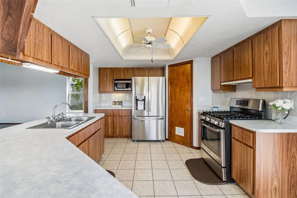 5247 TROPICAL POINT Weeki Wachee, FL 34607