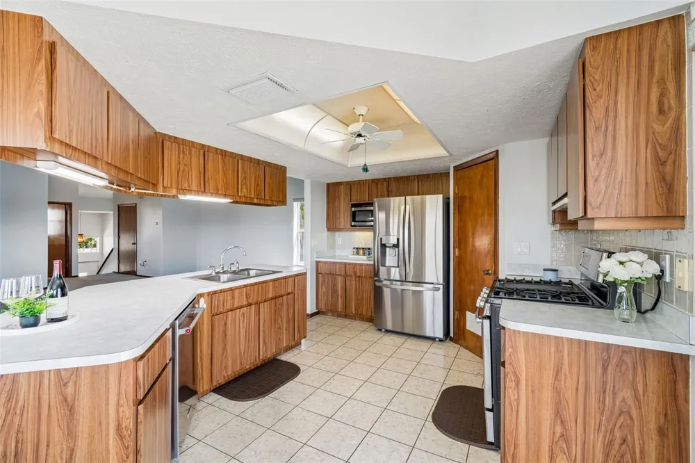 5247 TROPICAL POINT Weeki Wachee, FL 34607