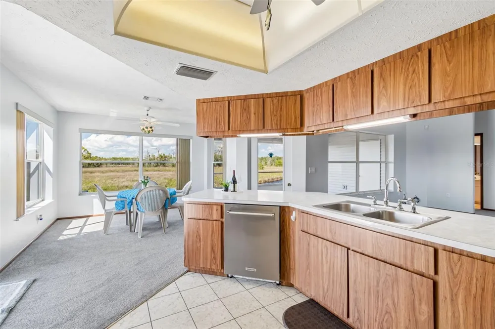 5247 TROPICAL POINT Weeki Wachee, FL 34607