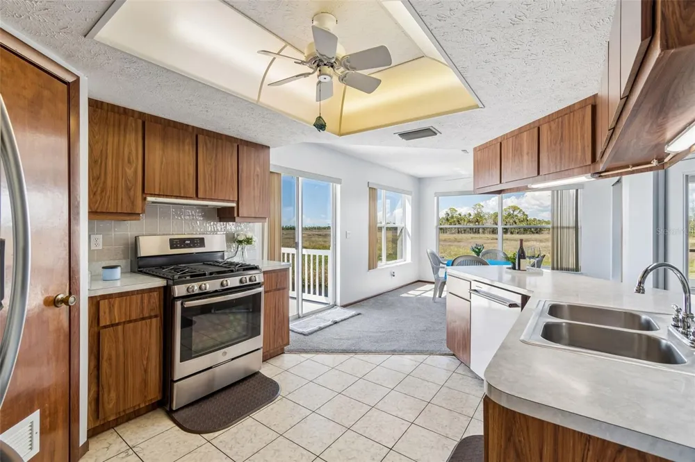 5247 TROPICAL POINT Weeki Wachee, FL 34607