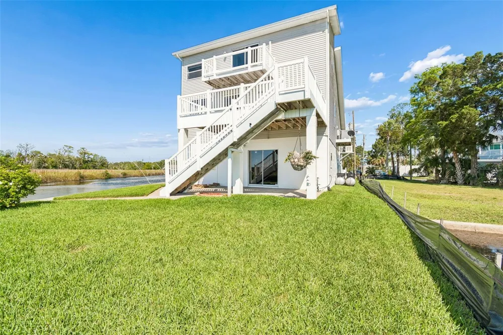 5247 TROPICAL POINT Weeki Wachee, FL 34607