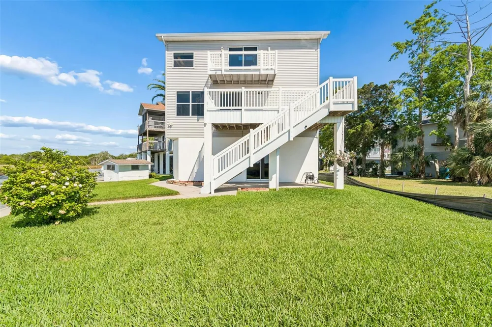 5247 TROPICAL POINT Weeki Wachee, FL 34607