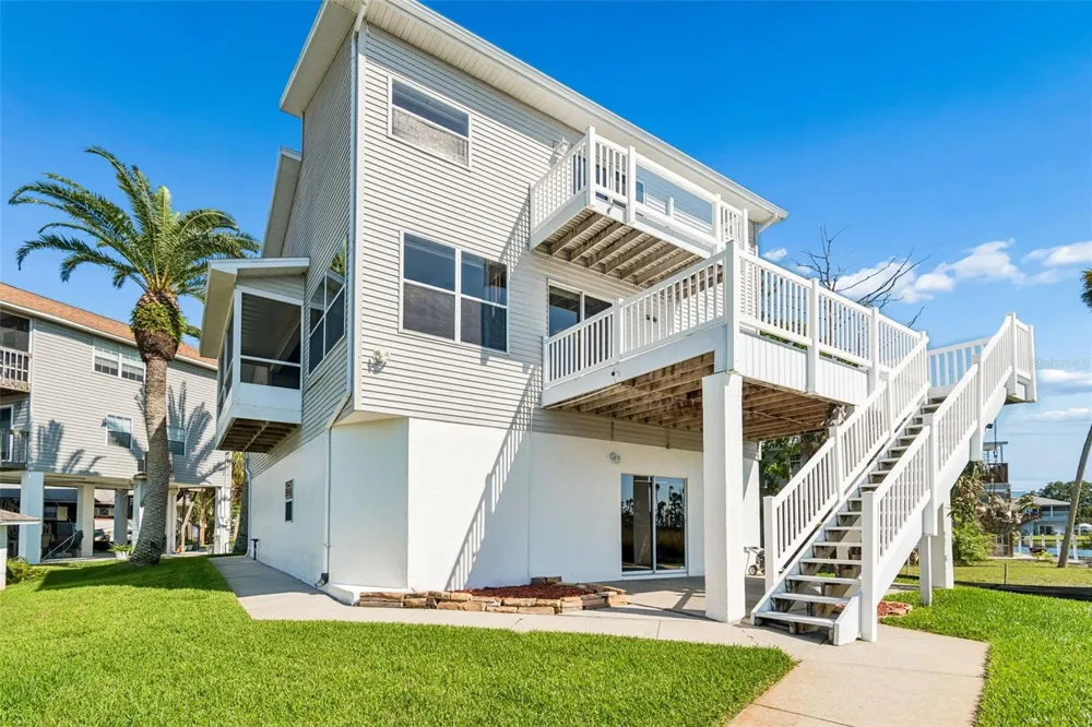 5247 TROPICAL POINT Weeki Wachee, FL 34607