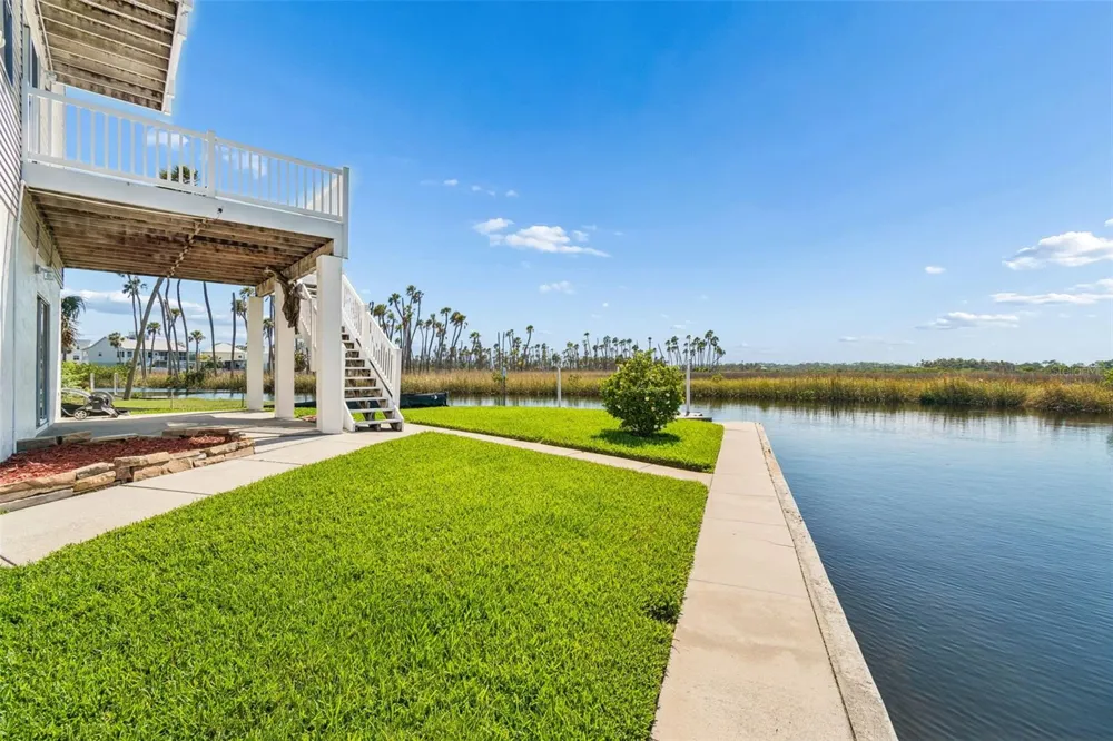5247 TROPICAL POINT Weeki Wachee, FL 34607