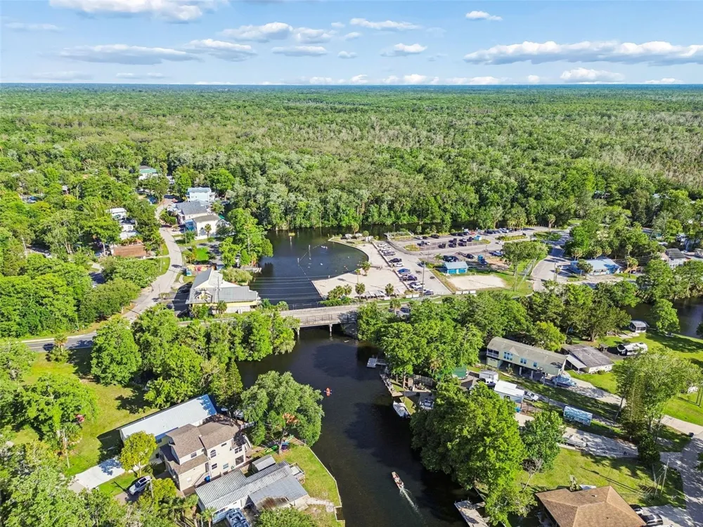 5247 TROPICAL POINT Weeki Wachee, FL 34607