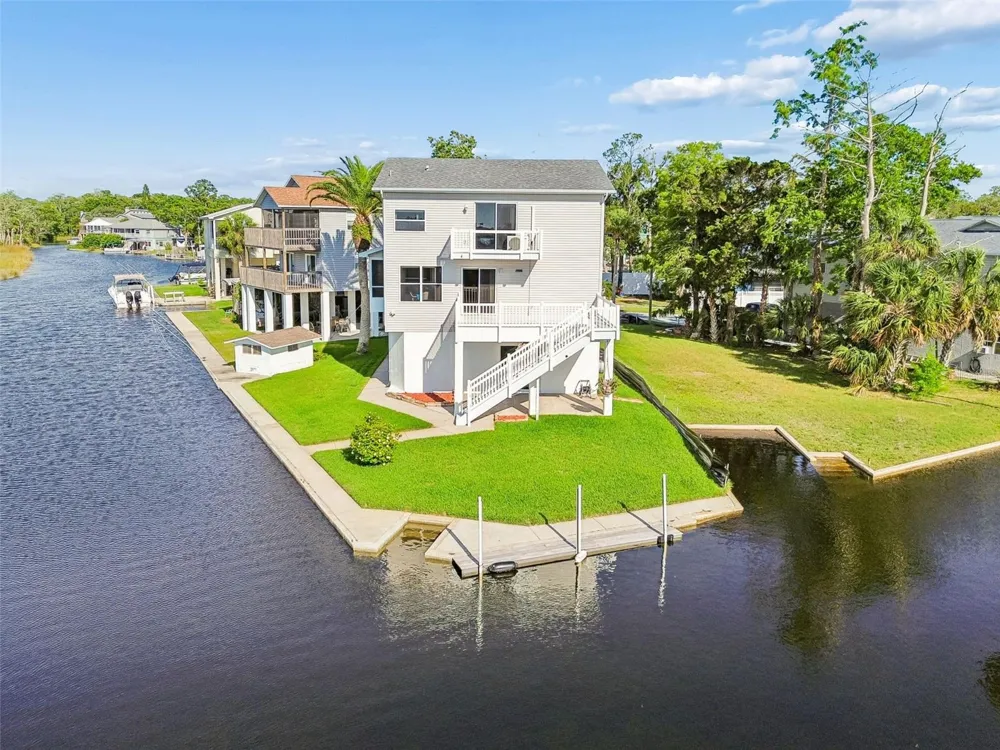 5247 TROPICAL POINT Weeki Wachee, FL 34607