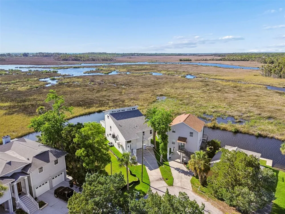 5247 TROPICAL POINT Weeki Wachee, FL 34607