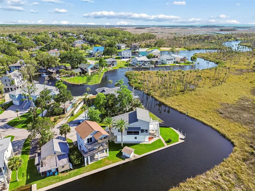 5247 TROPICAL POINT Weeki Wachee, FL 34607