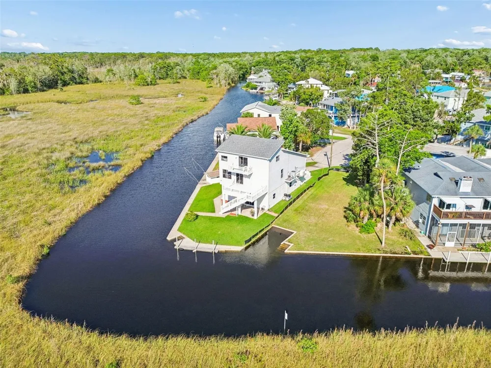 5247 TROPICAL POINT Weeki Wachee, FL 34607