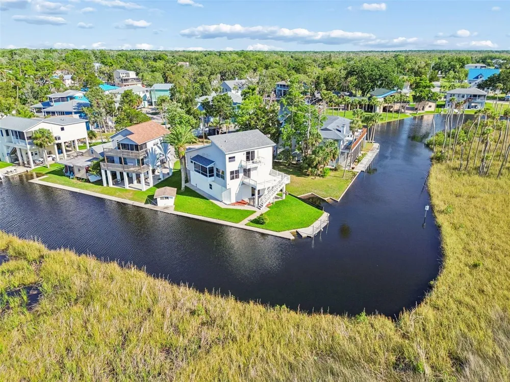 5247 TROPICAL POINT Weeki Wachee, FL 34607