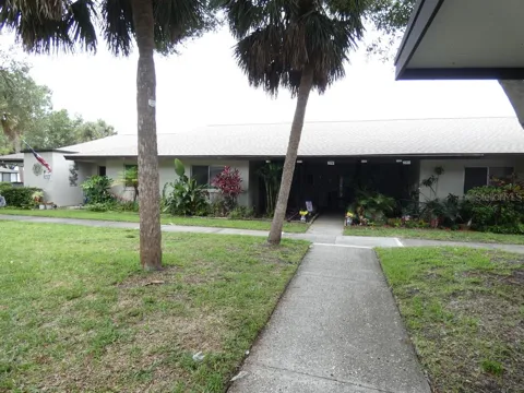 1024 10TH CIRCLE SE