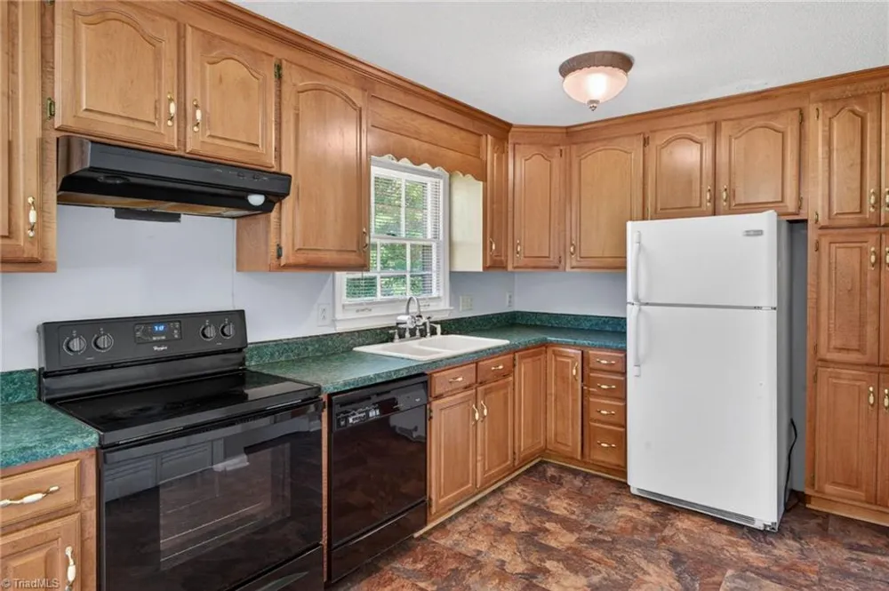 829 Conover Drive Eden, NC 27288