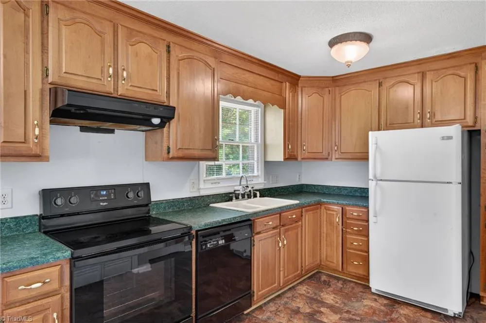 829 Conover Drive Eden, NC 27288