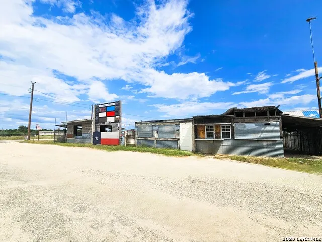 4951 Fm 1283 Pipe Creek, TX 78063