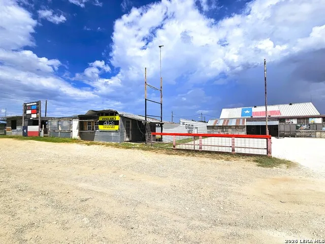 4951 Fm 1283 Pipe Creek, TX 78063