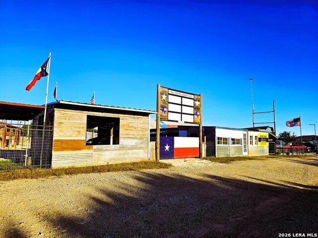 4951 Fm 1283 Pipe Creek, TX 78063