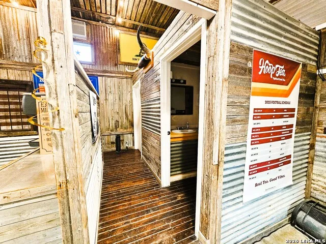 4951 Fm 1283 Pipe Creek, TX 78063