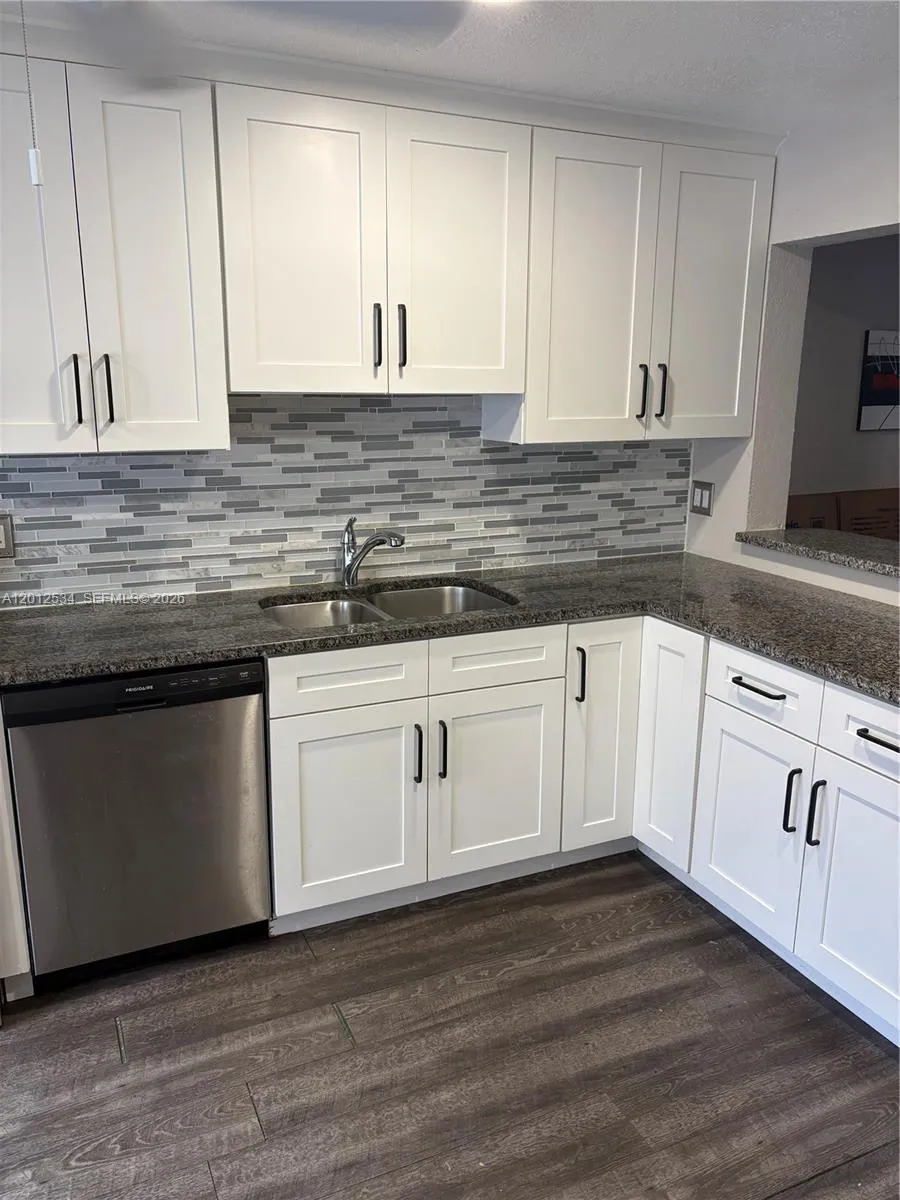9810 NW 10th St #88 Pembroke Pines, FL 33024