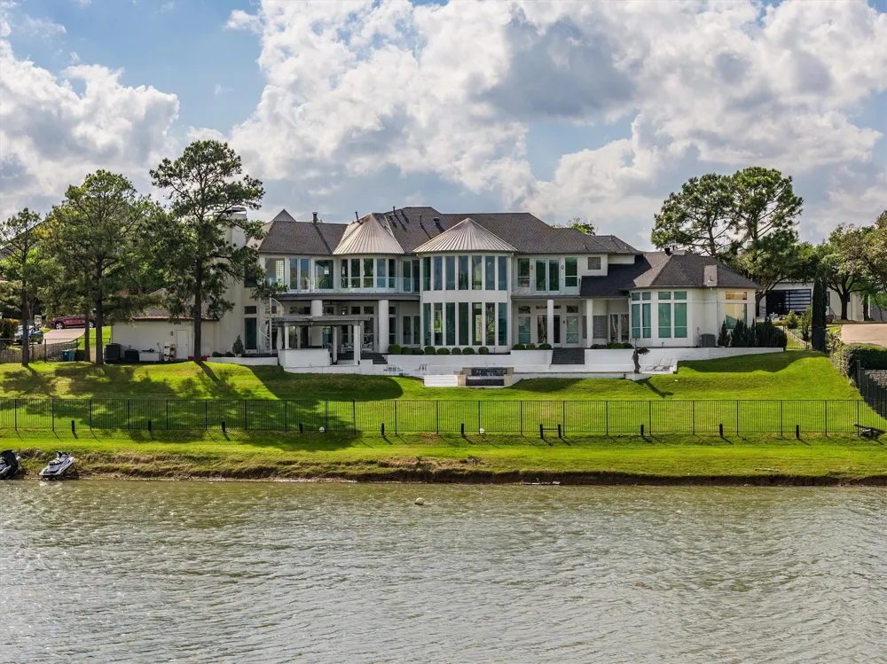 656 Timbercrest Circle Highland Village, TX 75077