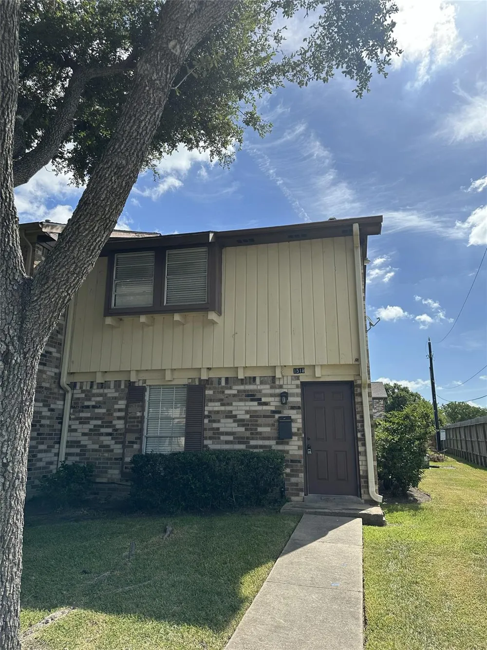 1519 S 8th Street La Porte, TX 77571