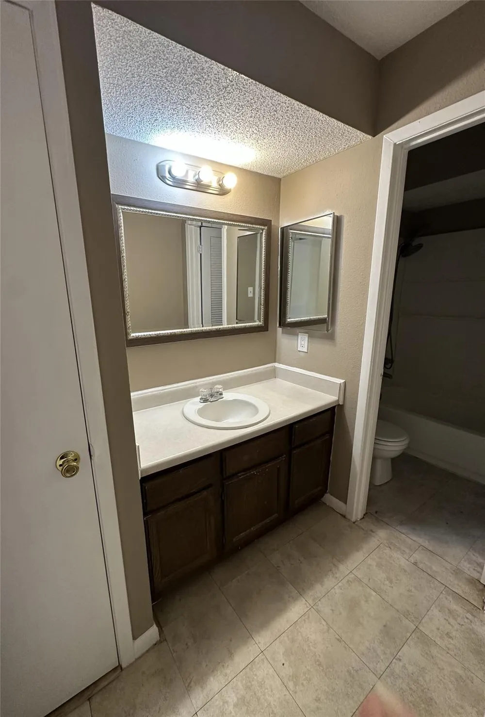1519 S 8th Street La Porte, TX 77571