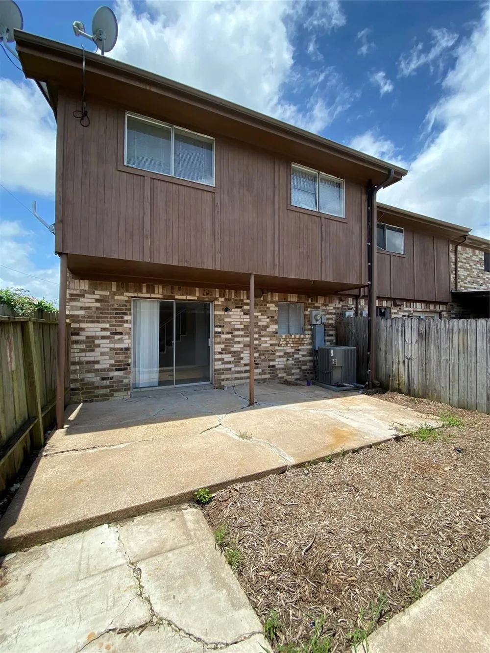 1519 S 8th Street La Porte, TX 77571