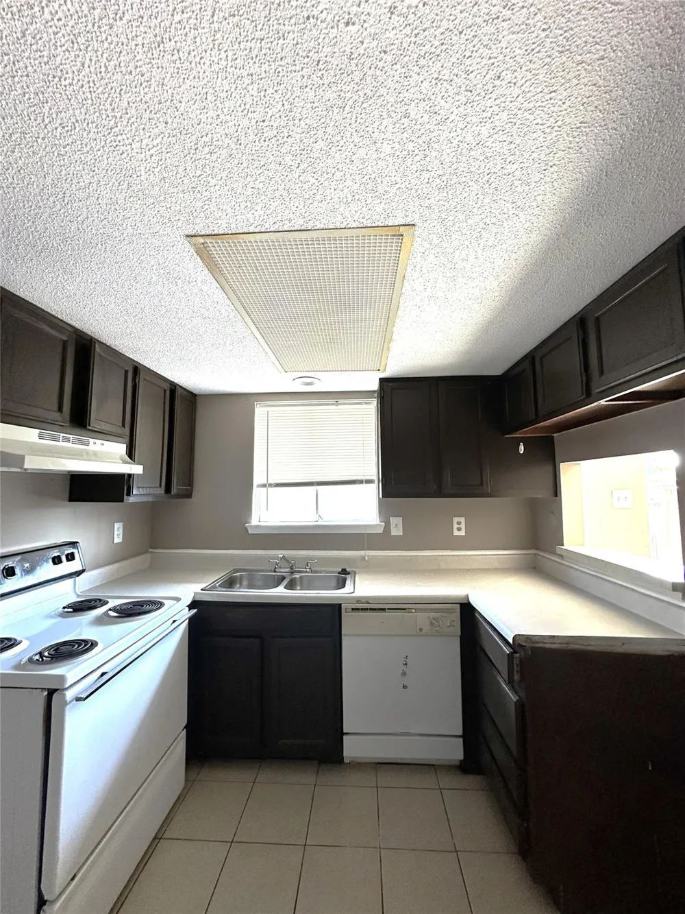 1519 S 8th Street La Porte, TX 77571