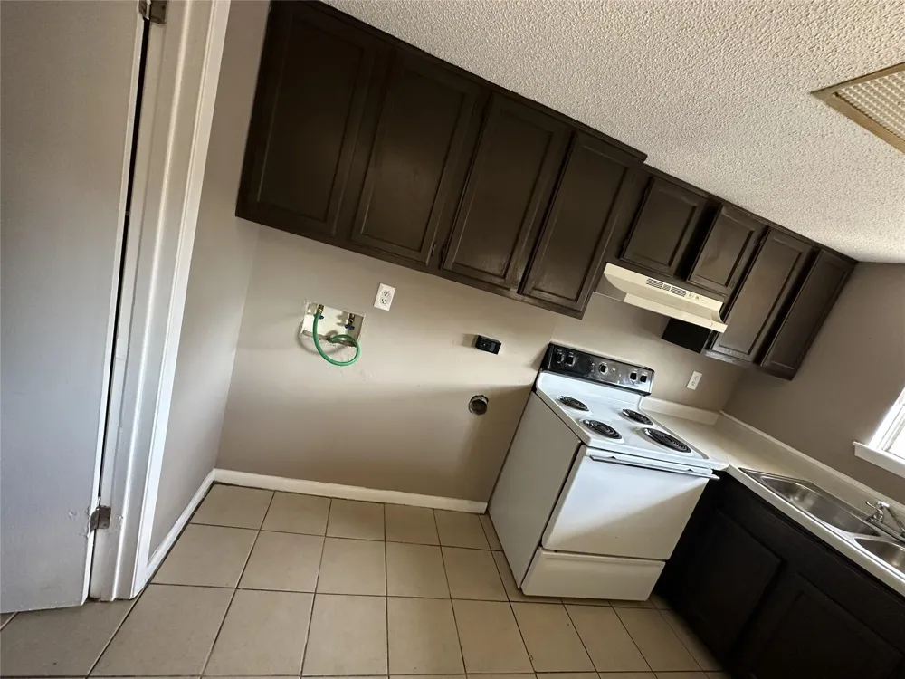 1519 S 8th Street La Porte, TX 77571