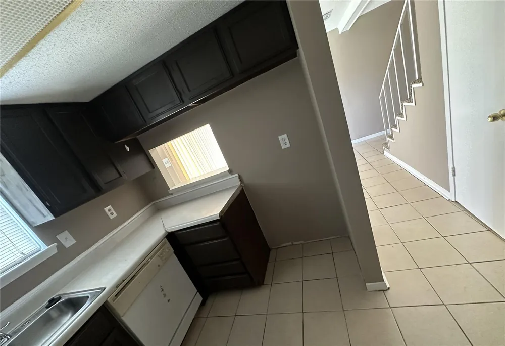 1519 S 8th Street La Porte, TX 77571