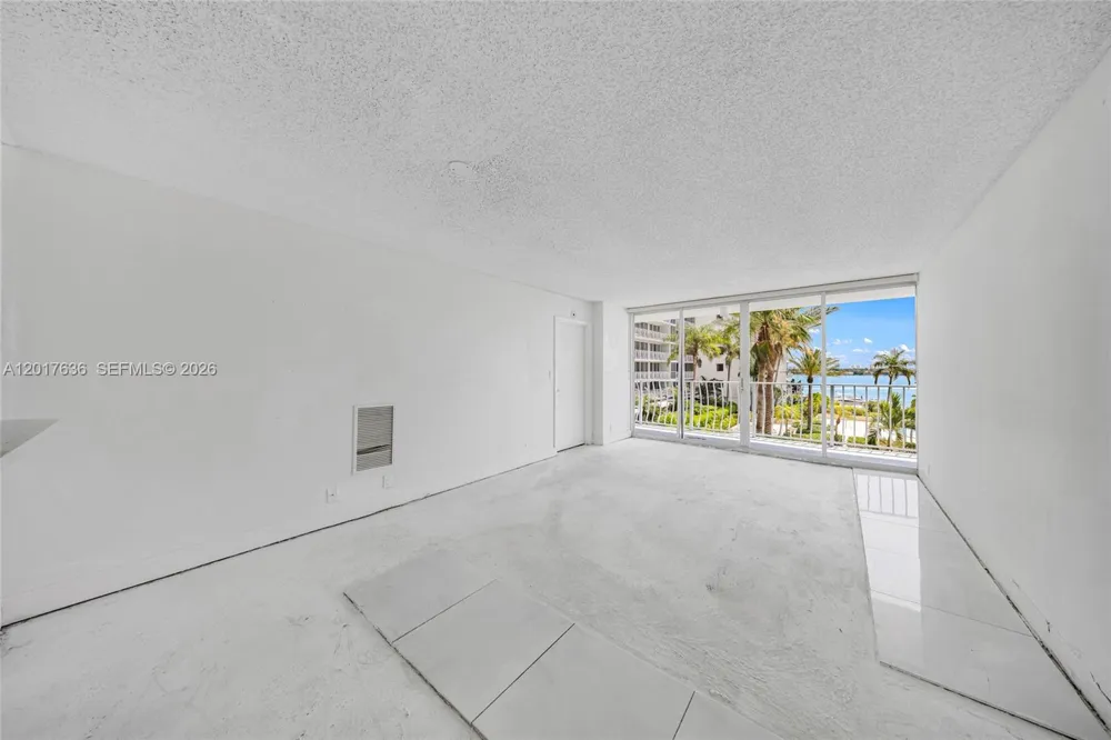 7601 E Treasure Dr #609 North Bay Village, FL 33141